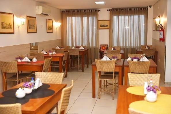 Restaurace v ubytování Hotel Três Caravelas
