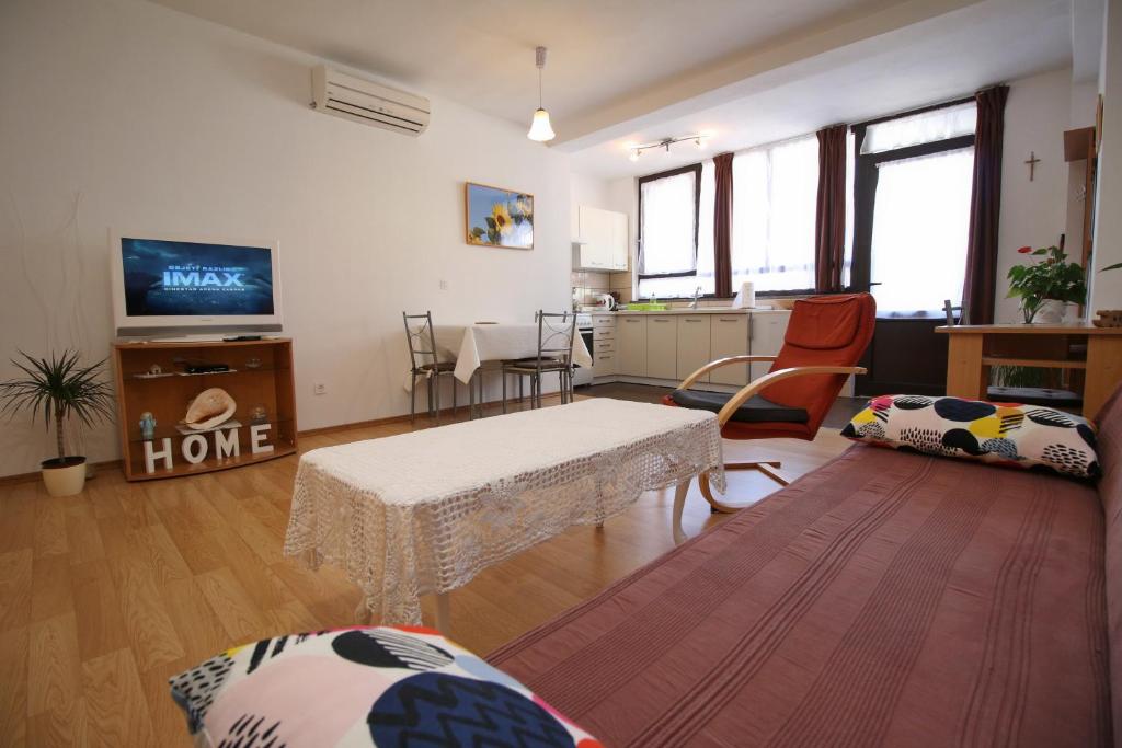 TV a/nebo společenská místnost v ubytování Apartment Svid