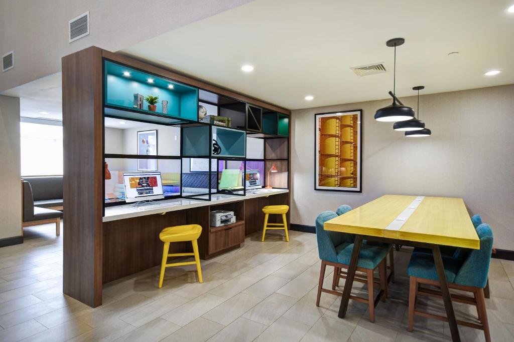 a dining room with a table and chairs at Holiday Inn Allentown-Bethlehem by IHG in Allentown