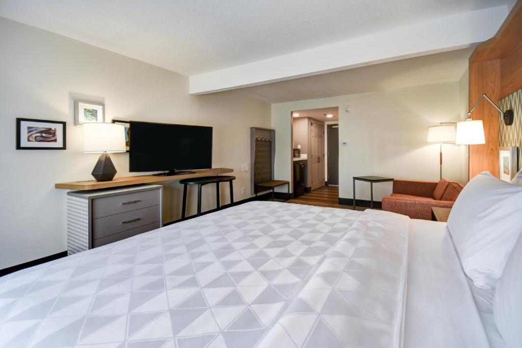 a hotel room with a bed and a flat screen tv at Holiday Inn Allentown-Bethlehem by IHG in Allentown
