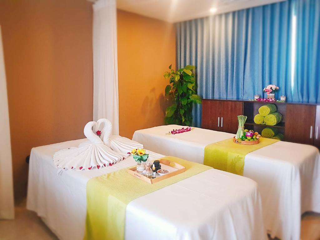 Postel nebo postele na pokoji v ubytování Yarra Ocean Suites Danang