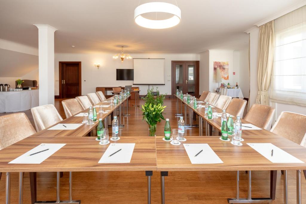 TV a/nebo společenská místnost v ubytování Hotel Le Premier