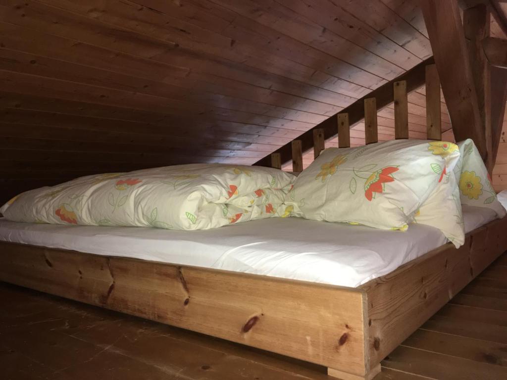 Łóżko lub łóżka w pokoju w obiekcie Pension Christoph