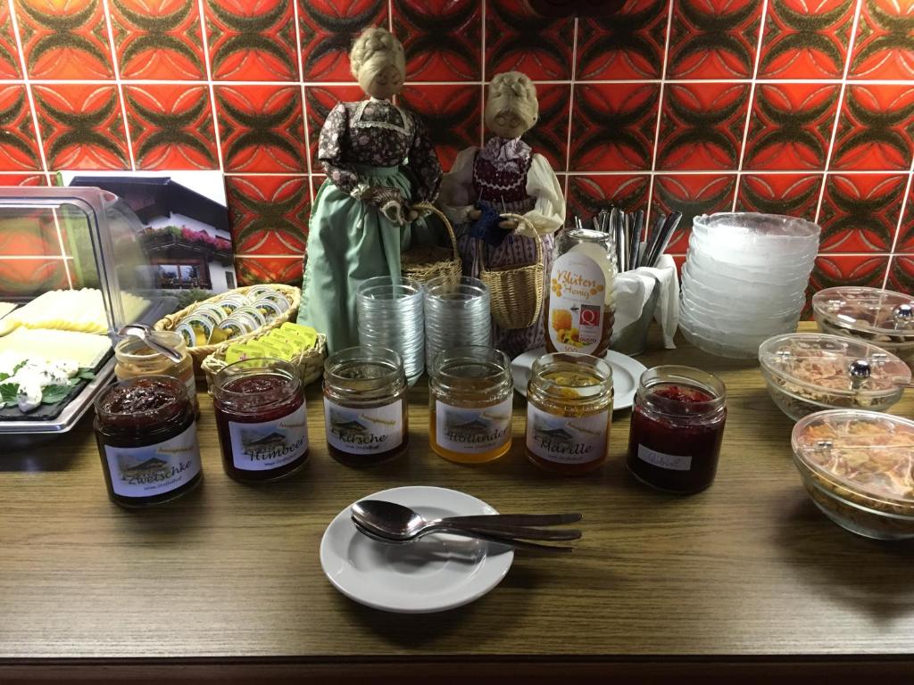 Jedzenie w pensjonacie lub w pobliżu