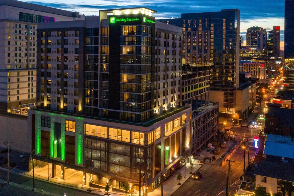 ナッシュビルにあるHoliday Inn & Suites Nashville Downtown Broadwayのギャラリーの写真