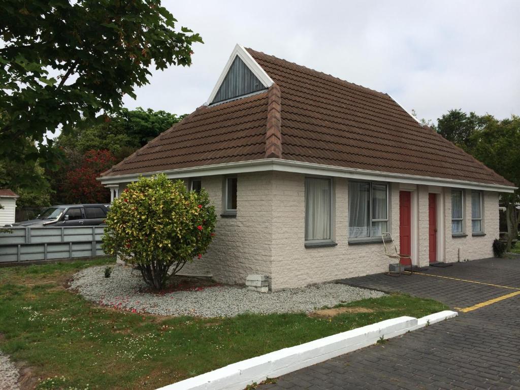 Ferry Motel - 