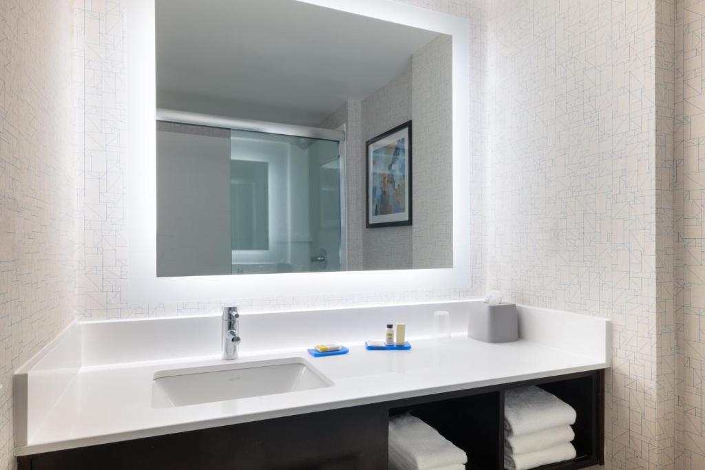 Holiday Inn Express & Suites Boston - Cambridge by IHG - Habitación Estándar King
