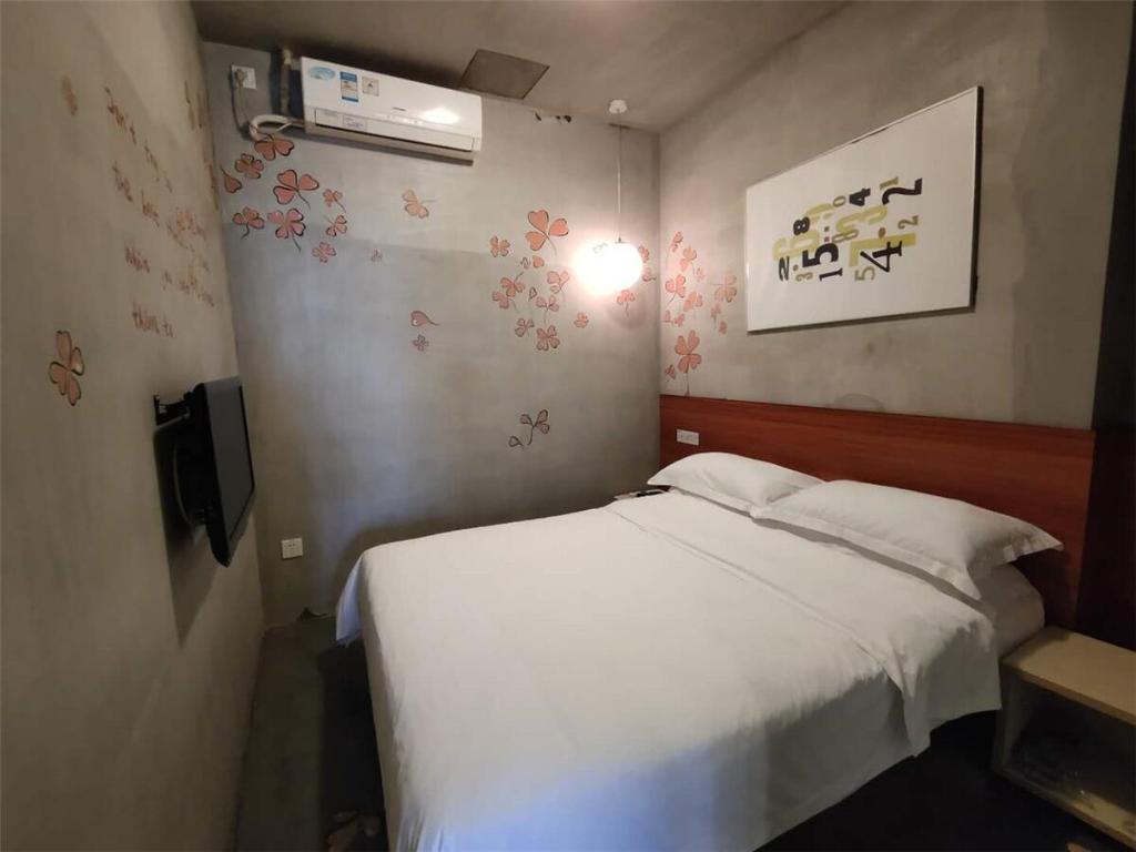 TV a/nebo společenská místnost v ubytování Shenzhen Dongmen Colour Hotel