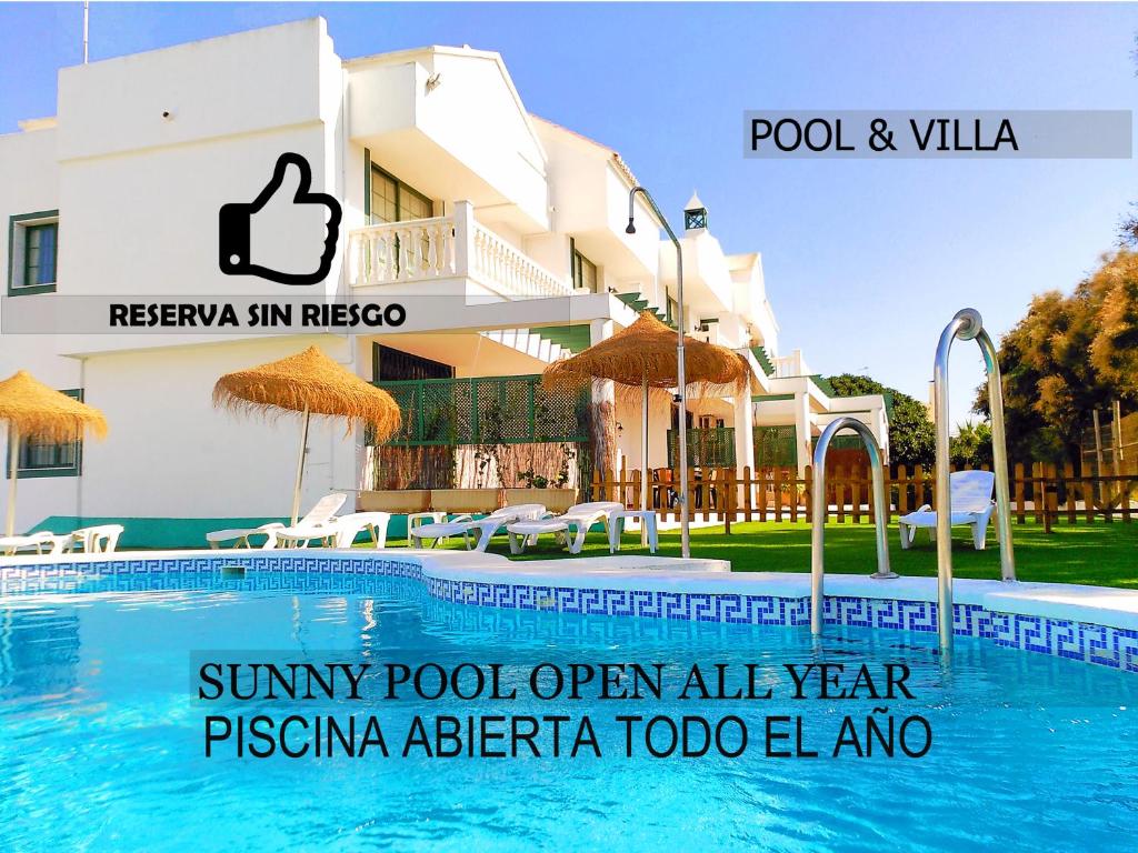 Bazén v ubytovaní Roquetas Beach and Playa Serena Golf Village alebo v jeho blízkosti