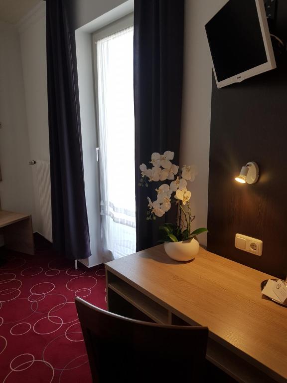 TV a/nebo společenská místnost v ubytování Hotel Promenade