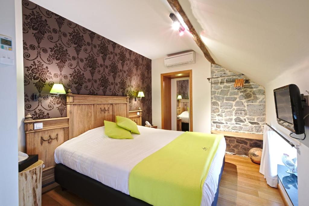 Postel nebo postele na pokoji v ubytování Hotel Le Saint Hadelin