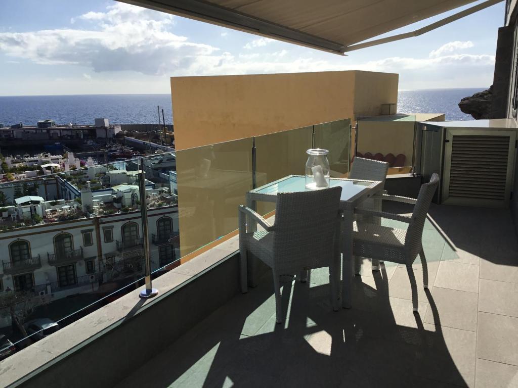 A balcony or terrace at Sunset Puerto de Mogan