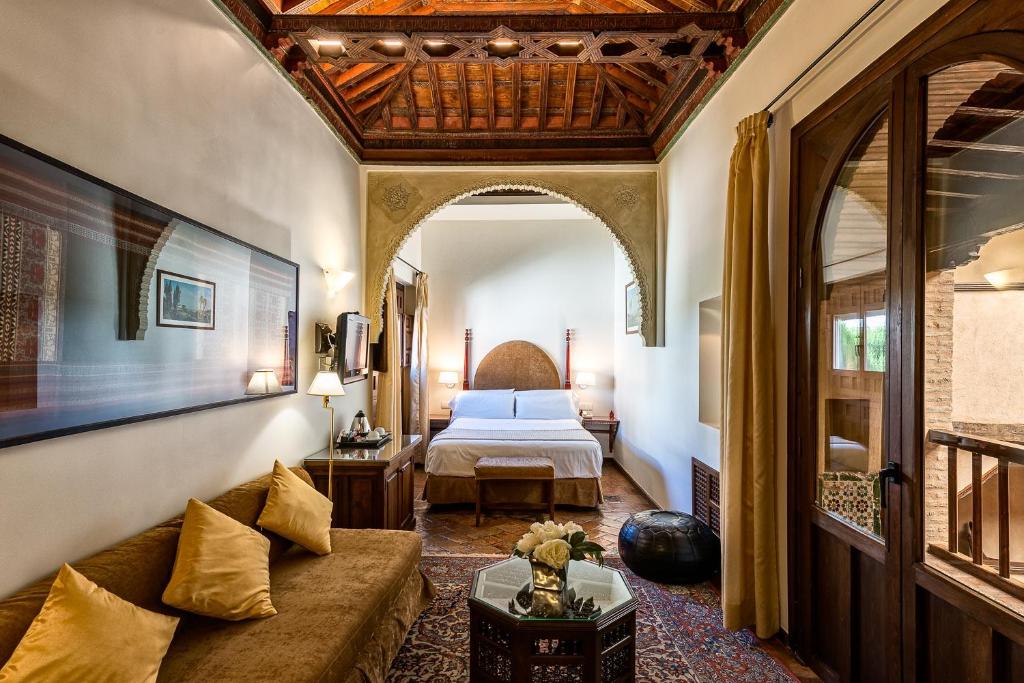 Giường trong phòng chung tại Hotel Casa Morisca