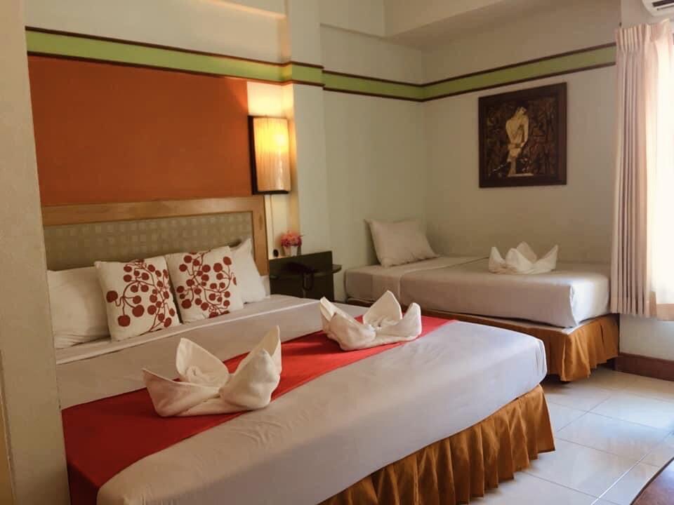 Polkadot Hostel - Deluxe Triple Room