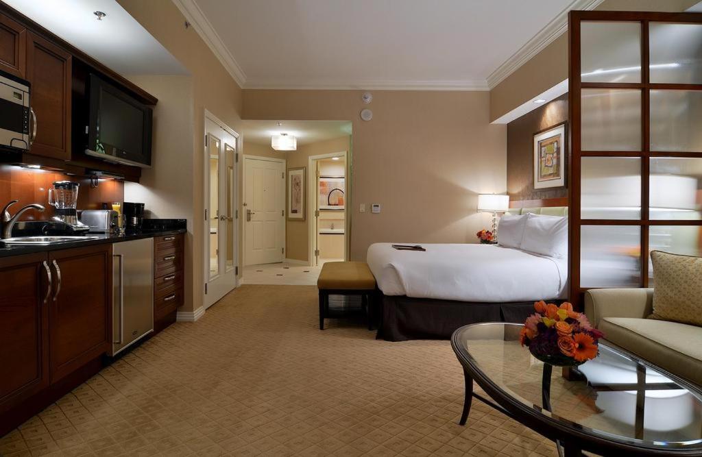 Hotel Junior suite 18th floor at The Signature MGM (USA Las Vegas) -  Booking.com