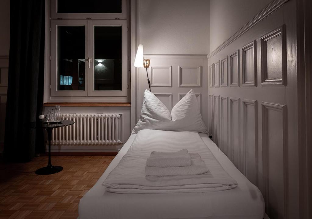 Postel nebo postele na pokoji v ubytování Gasthaus zum Guten Glück