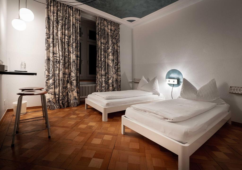 Postel nebo postele na pokoji v ubytování Gasthaus zum Guten Glück