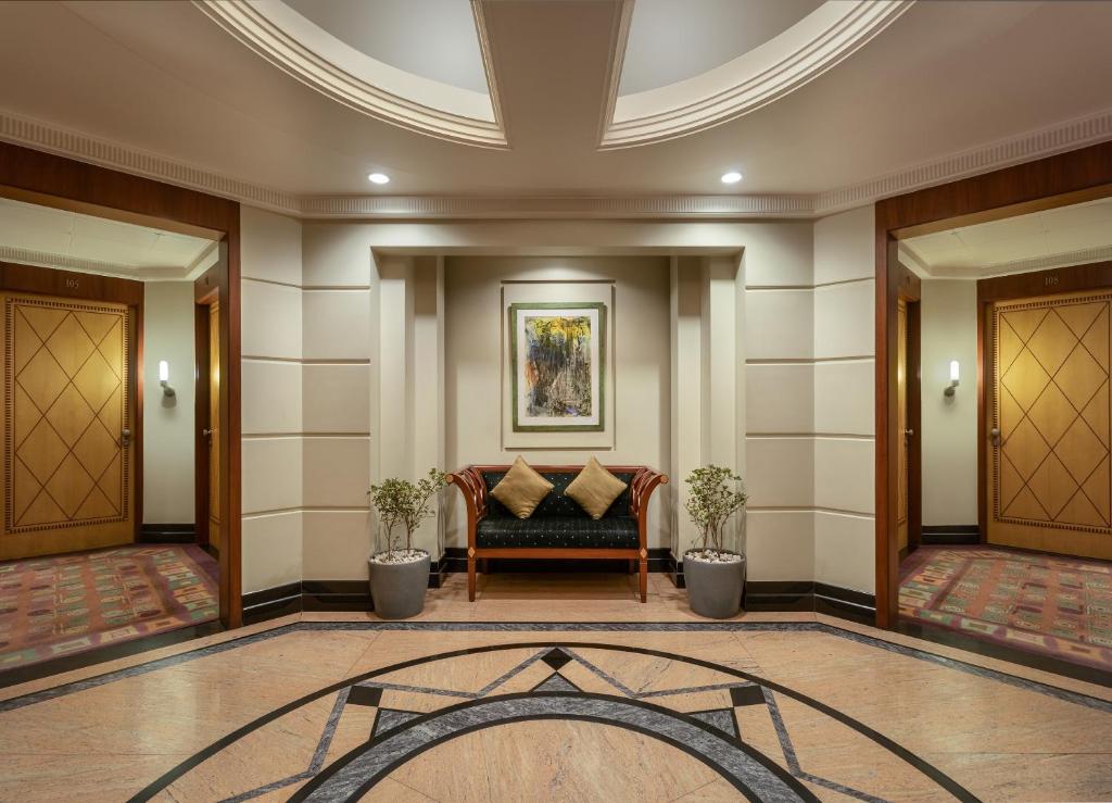 Posezení v ubytování Sarovar Portico Kalupur Ahmedabad