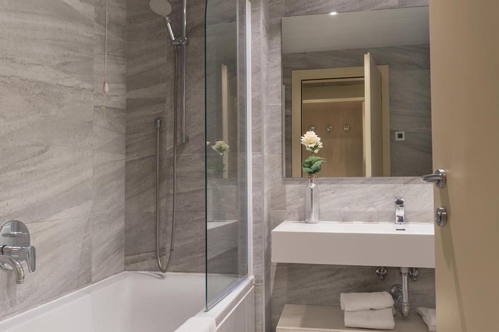 Koupelna v ubytování Hotel Alexander