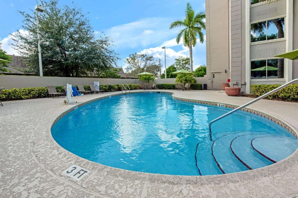 Bazén v ubytování La Quinta by Wyndham Coral Springs South nebo v jeho okolí
