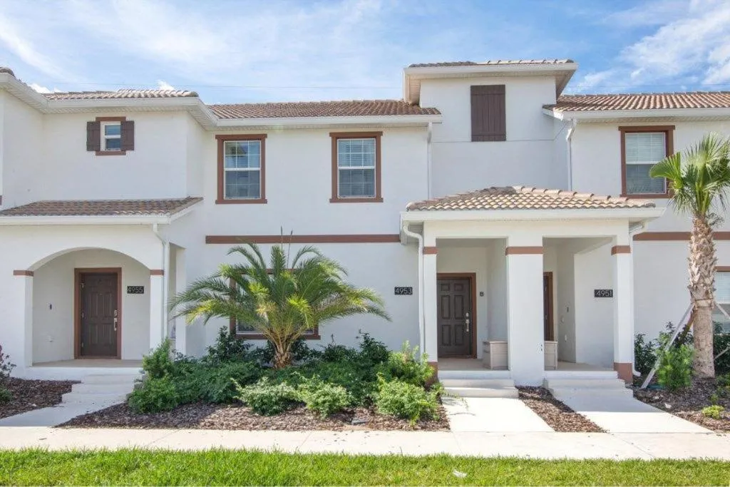 Near Disneyland! Beautiful 4BR Home with Pool!, Kissimmee, Statele Unite ale Americii