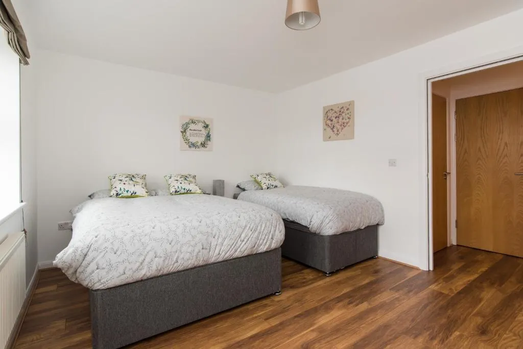 Stunning New Apartment with WiFi & Parking!, Cardiff, Marea Britanie