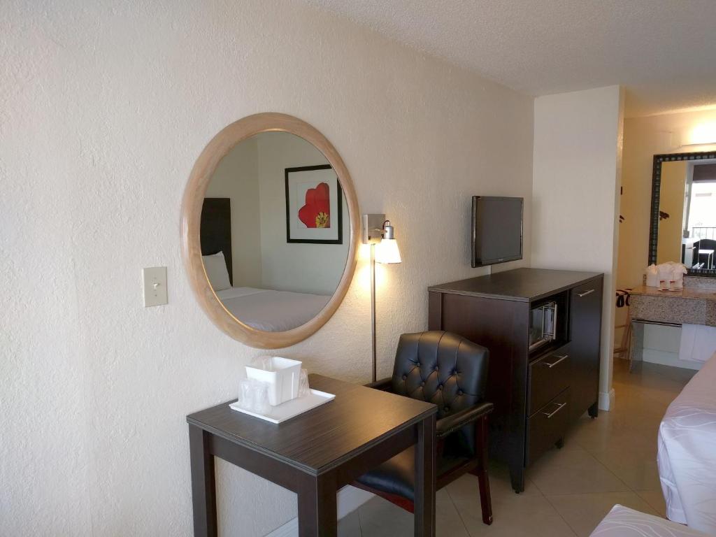 Red Carpet Inn Airport Fort Lauderdale - 