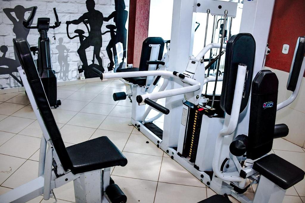 Fitness centrum a/nebo fitness zařízení v ubytování Pioneiro Hotel