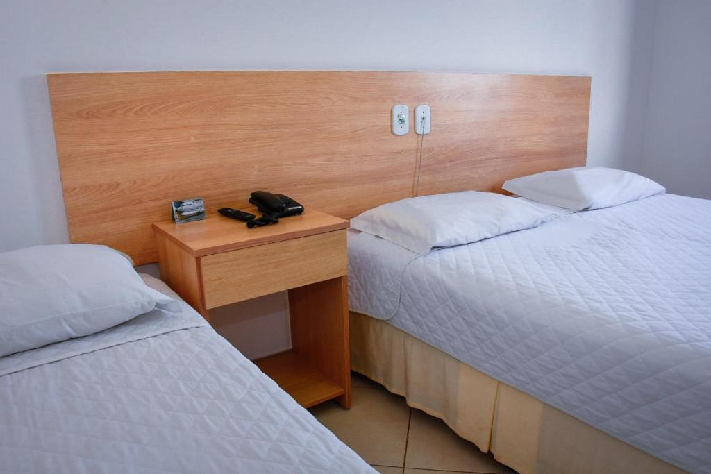 Postel nebo postele na pokoji v ubytování Pioneiro Hotel
