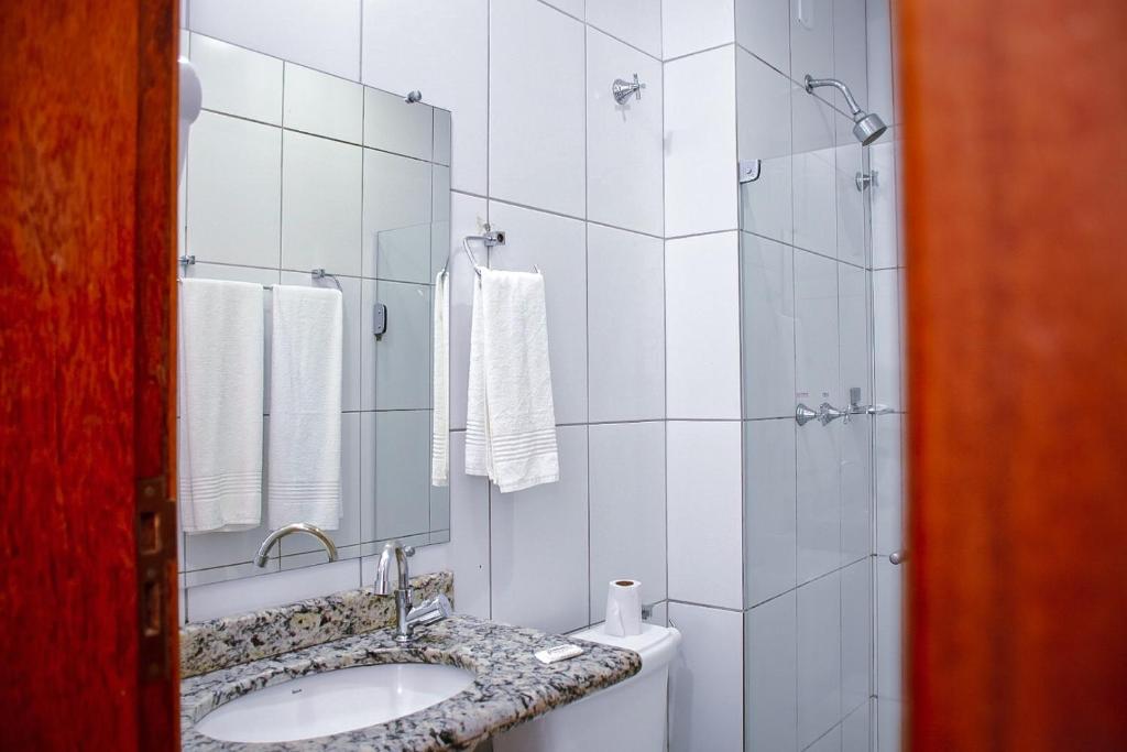 Koupelna v ubytování Pioneiro Hotel