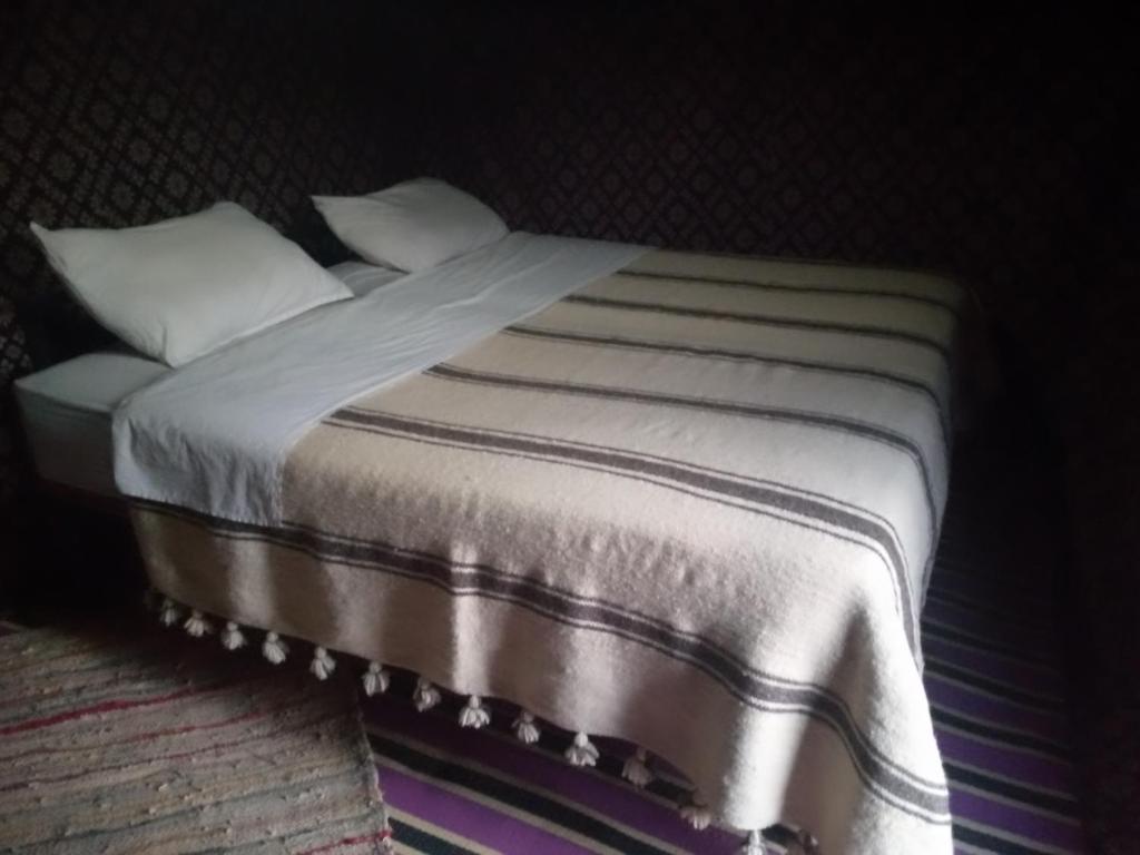 Letto o letti in una camera di Chegaga Berber Camps