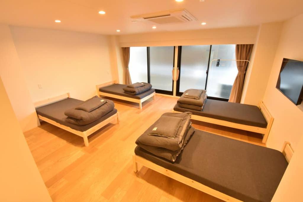 Enzo Uno - Family Room