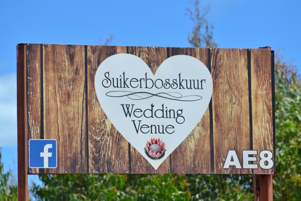 a sign for a wedding venue with a heart at Suikerbosskuur Rondavel & Chalet in Amsterdam