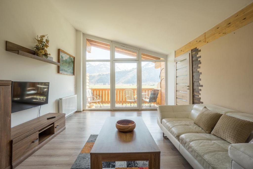 A seating area at Praga Apartments & Restaurant Zell am See-Kaprun