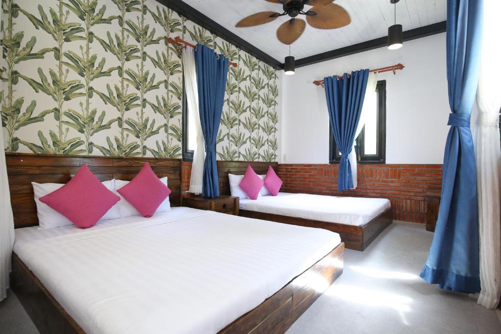 Postel nebo postele na pokoji v ubytování Long Hải Channel Beach Resort