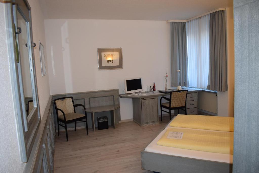Postel nebo postele na pokoji v ubytování Avenue Hotel