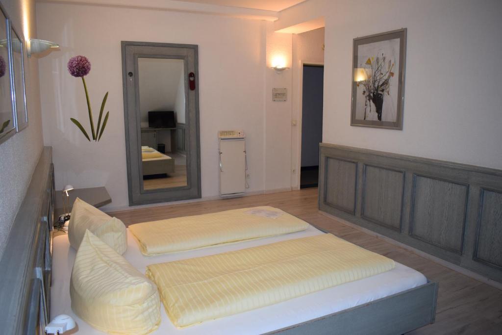Postel nebo postele na pokoji v ubytování Avenue Hotel