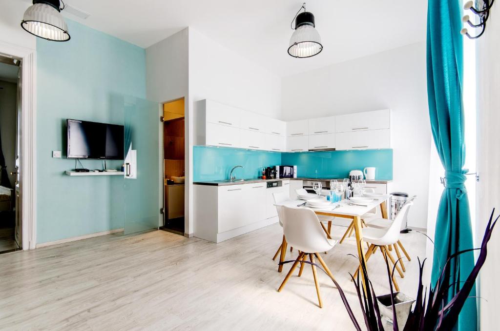 Kuchyňa alebo kuchynka v ubytovaní Luxury Paulay street Apartment