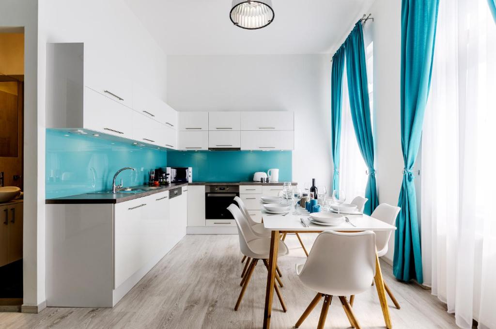 Kuchyňa alebo kuchynka v ubytovaní Luxury Paulay street Apartment