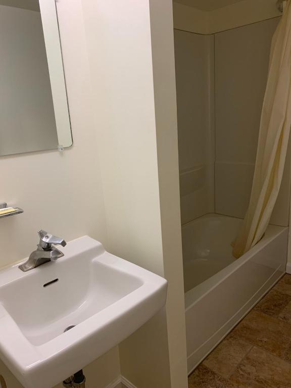 Express Inn - Deluxe Double Room