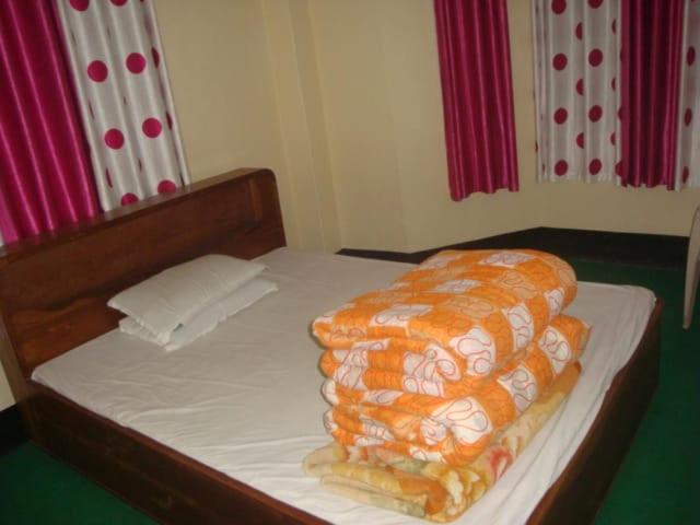 Vamose Dawa Lucky's - Budget Triple Room