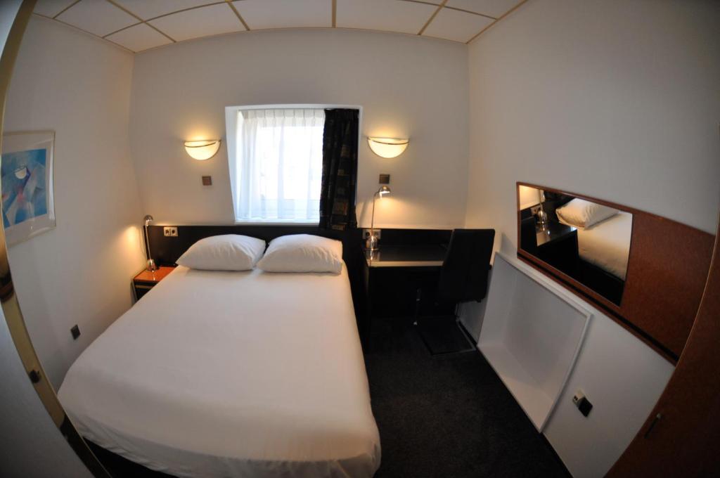 
Small Double Room with Bath
