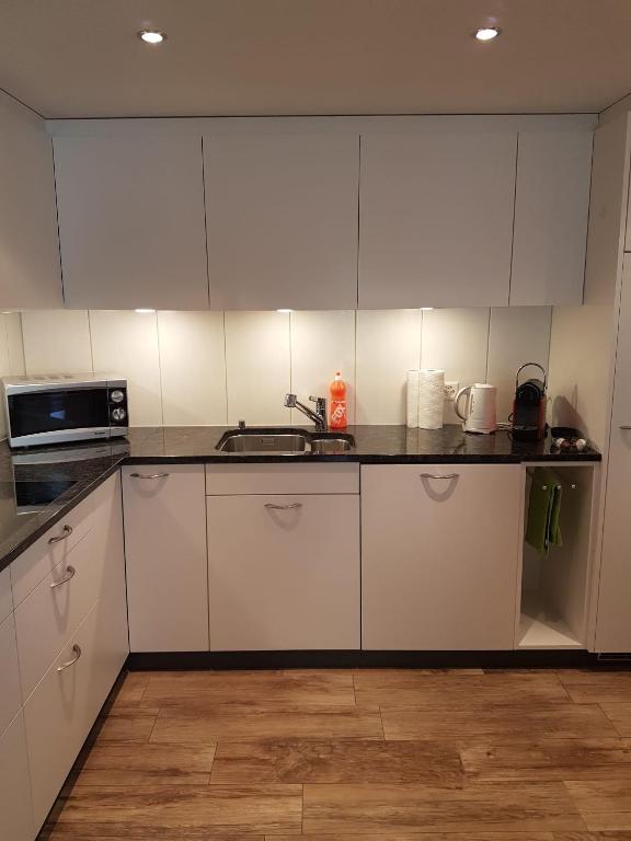 Kuchyň nebo kuchyňský kout v ubytování Chalet Grüneggli