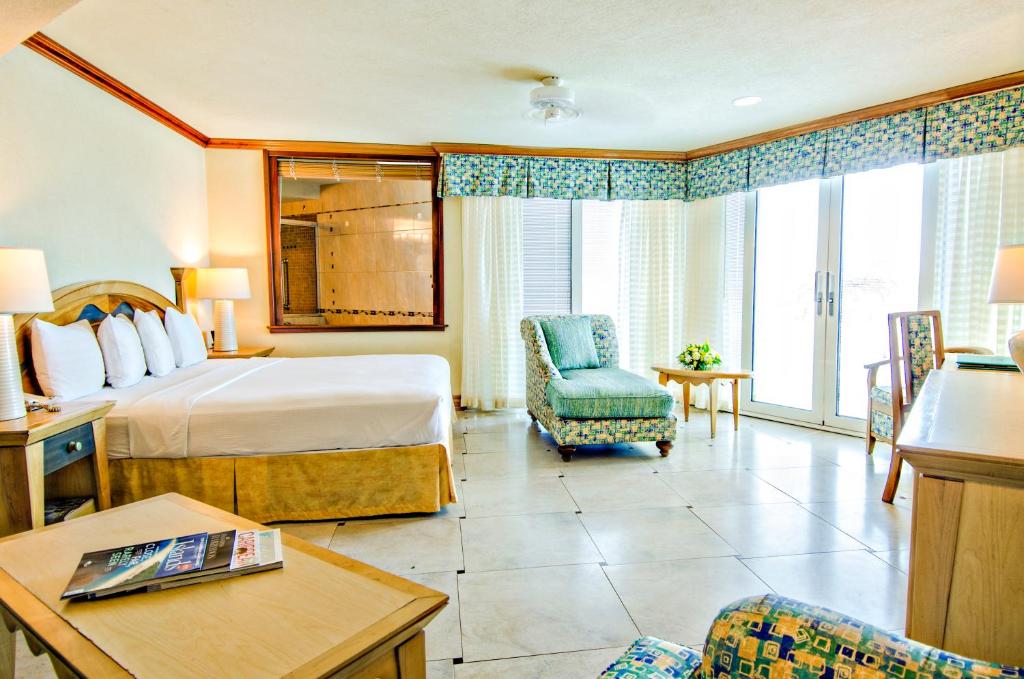 Postel nebo postele na pokoji v ubytování Accra Beach Hotel