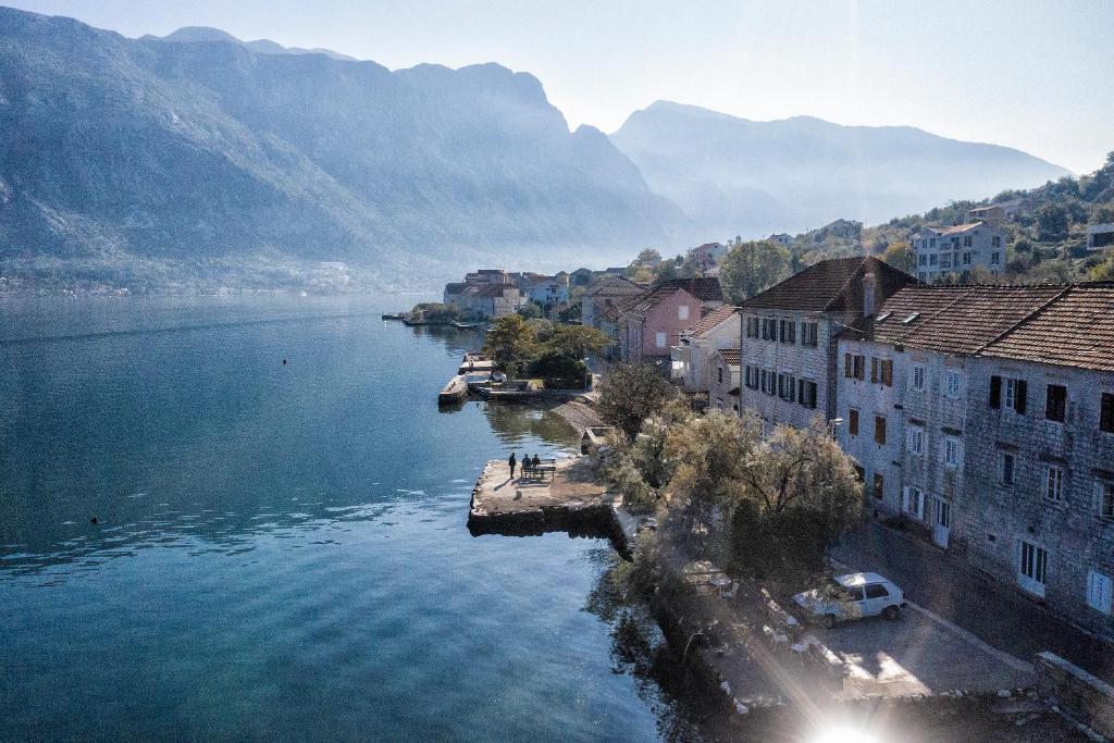 The Stone House, Prcanj 165 - Three-Bedroom Apartment With Sea View