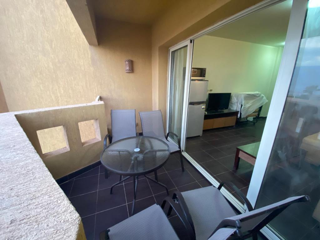 A kitchen or kitchenette at Porto South Beach Royal Sea view families صف اول بحر مباشر