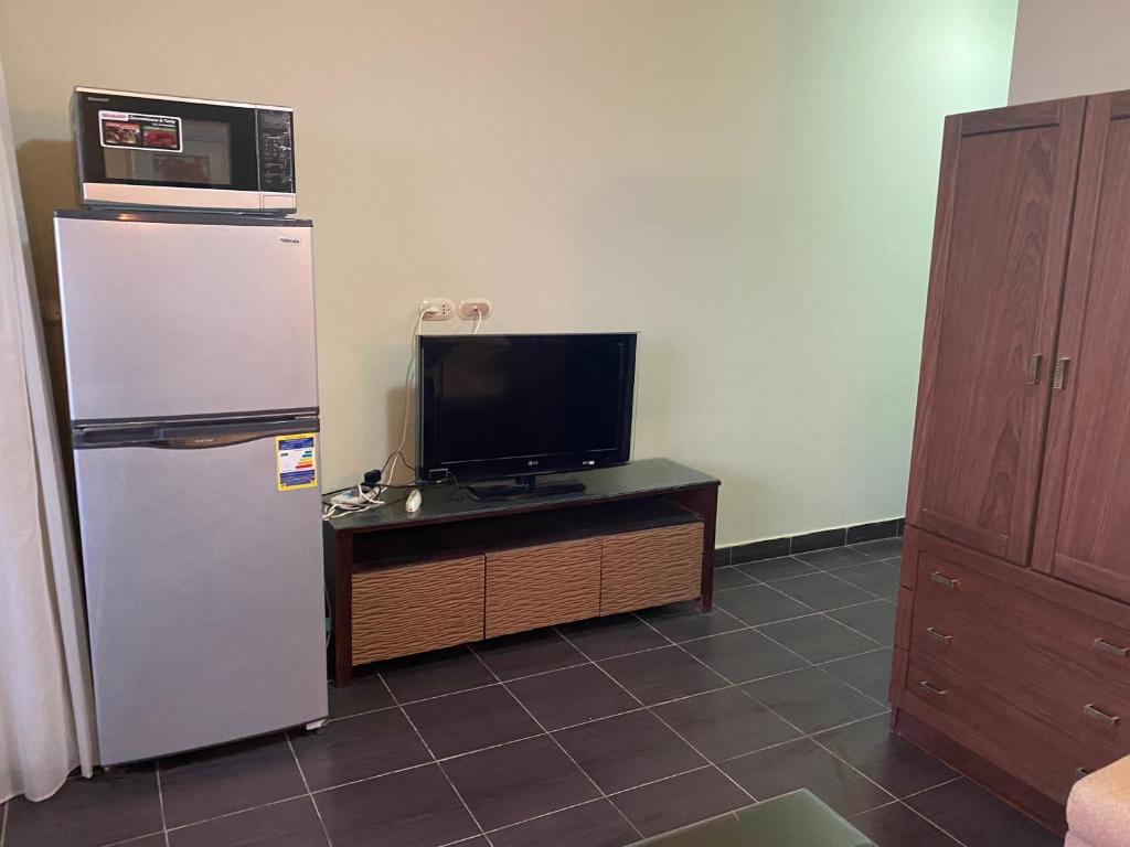 A kitchen or kitchenette at Porto South Beach Royal Sea view families صف اول بحر مباشر