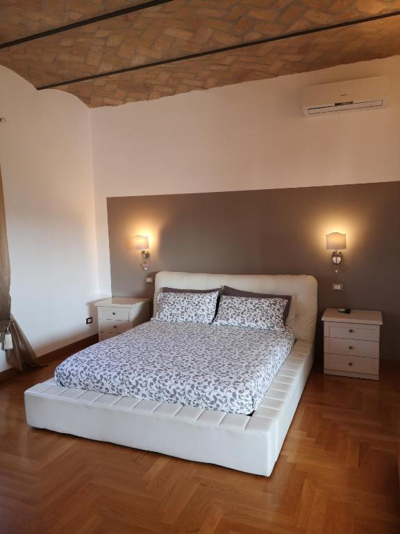 Posteľ alebo postele v izbe v ubytovaní SUPERATTICO SUL COLOSSEO