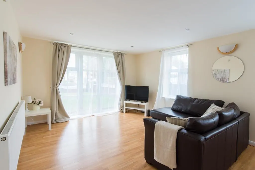 Convenient One Bedroom Apartment Near City Centre, Cardiff, Marea Britanie