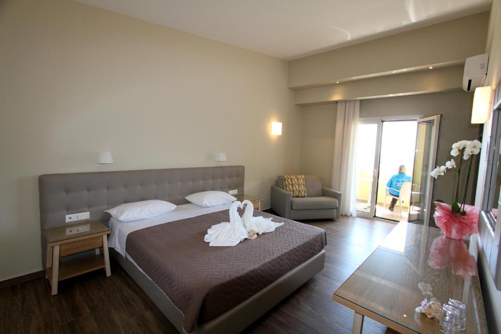 Postel nebo postele na pokoji v ubytování Cosmos Hotel